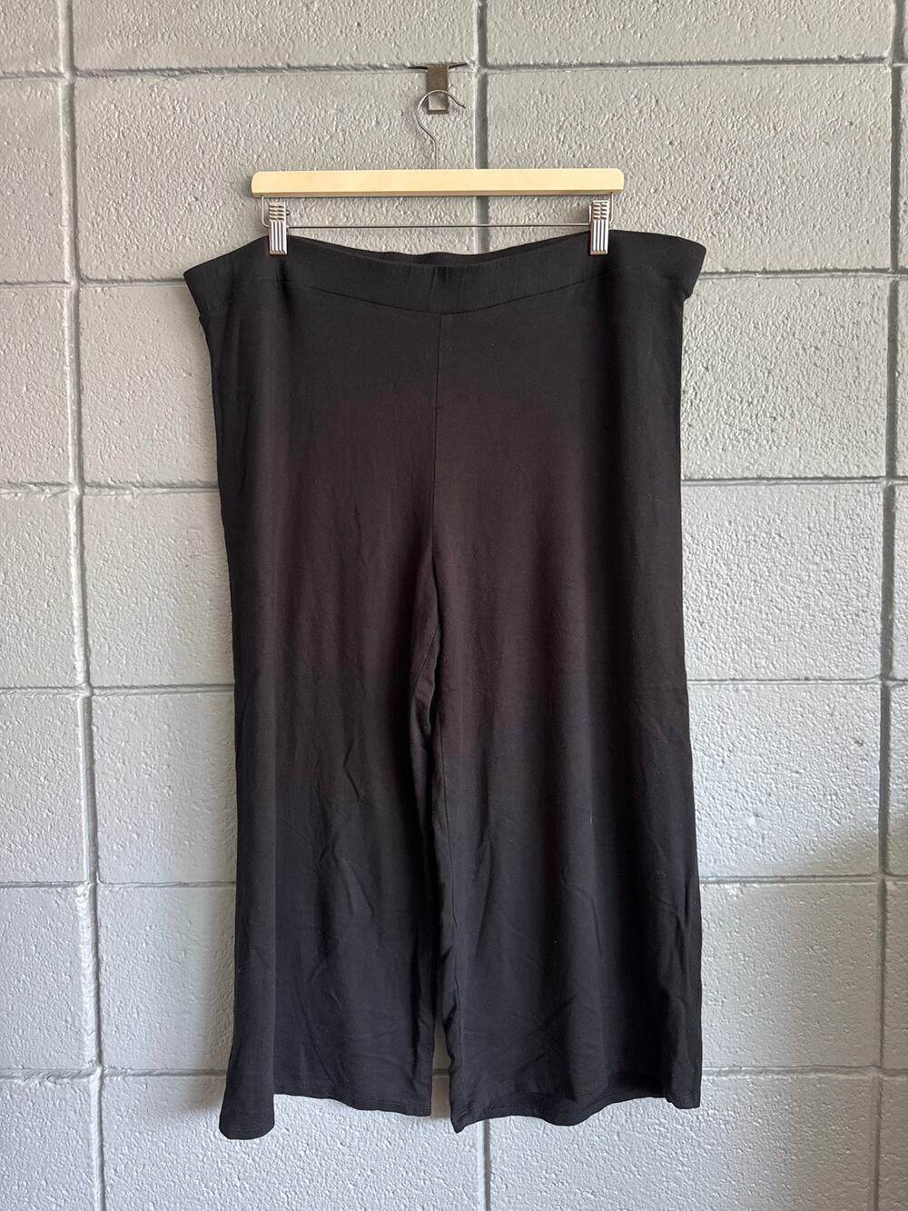 Flax in Motion Wide Leg Cropped Pants size L in Black